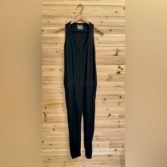 Monrow Revolve Size XSmall Black Crepe Rayon Sleeveless Zip Front Jumpsuit - Picture 1 of 13